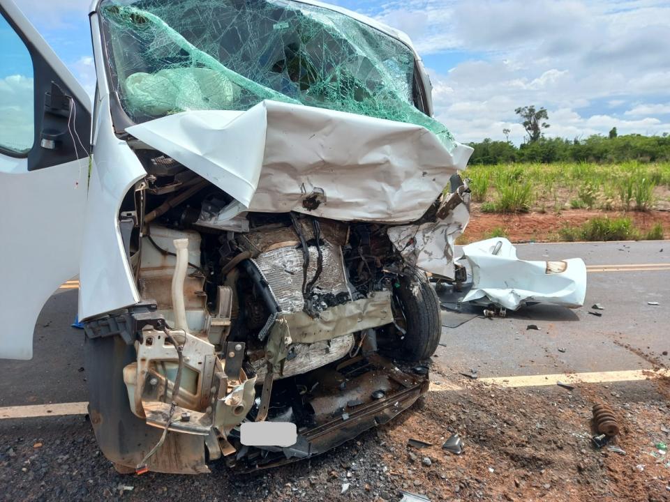 Foto 3 de 12 — Colisão Frontal: grave acidente deixa três feridos em vicinal de Matão